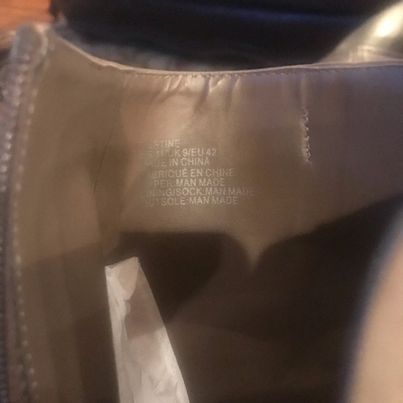 Shoes - Picture 7 of 8